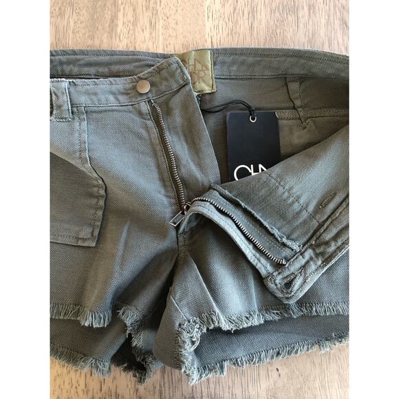 Chaser Vintage Canvas Frayed Utility Short in Safari - M - Picture 4 of 4